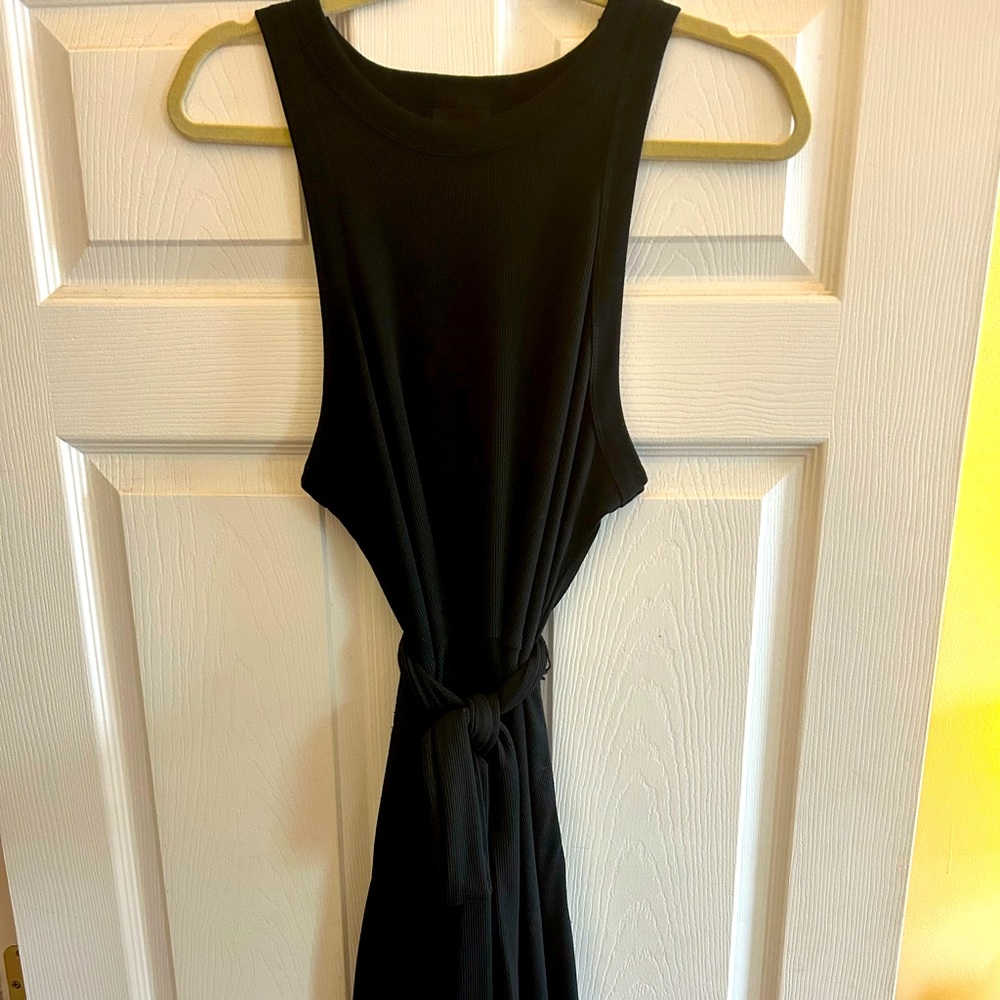 Women’s Who What Wear solid black rib knot dress with belt size L